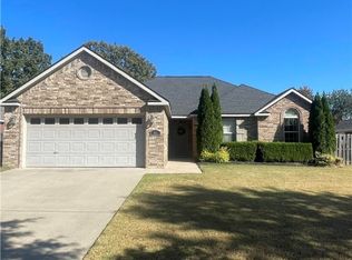 411 Remson Ln, Springdale, AR 72762