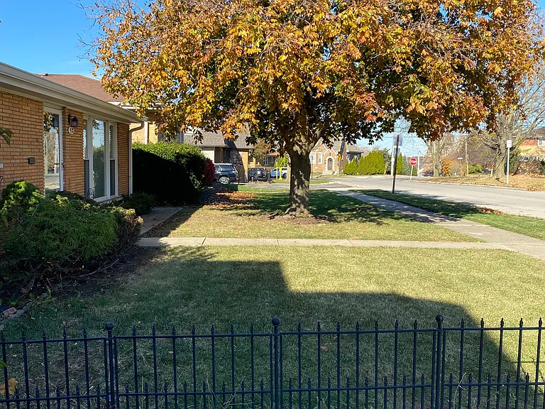 512 McCarthy St — Photo 2