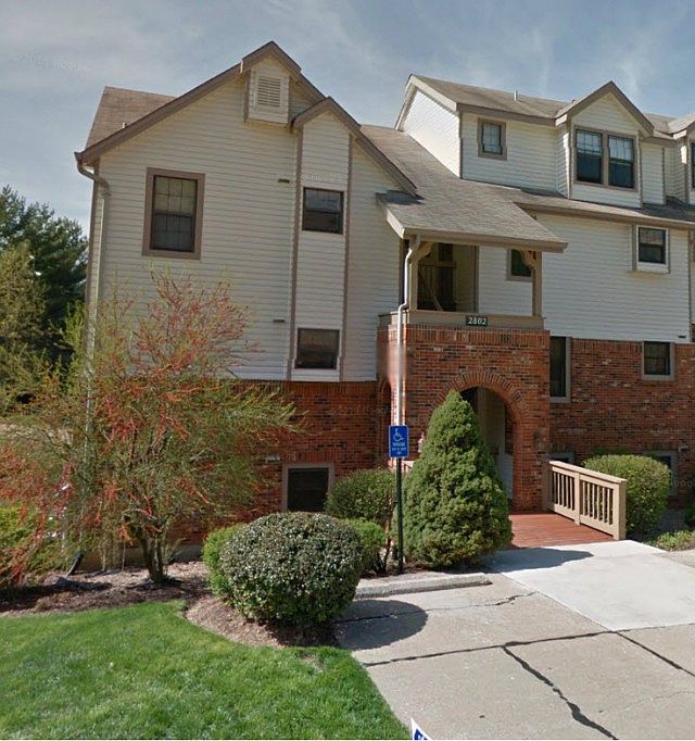 1st image of 2802 Par Valley Ct APT B
