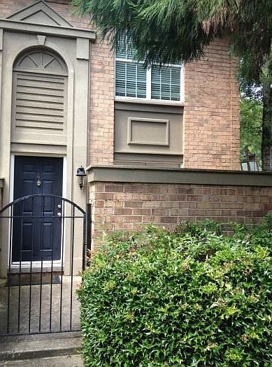 Exterior private patio en