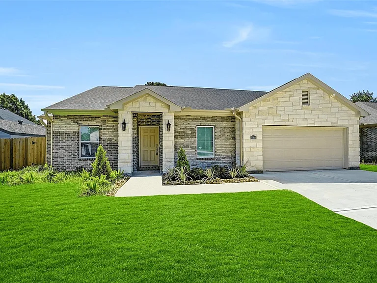 13614 Pine Dr — Photo 1
