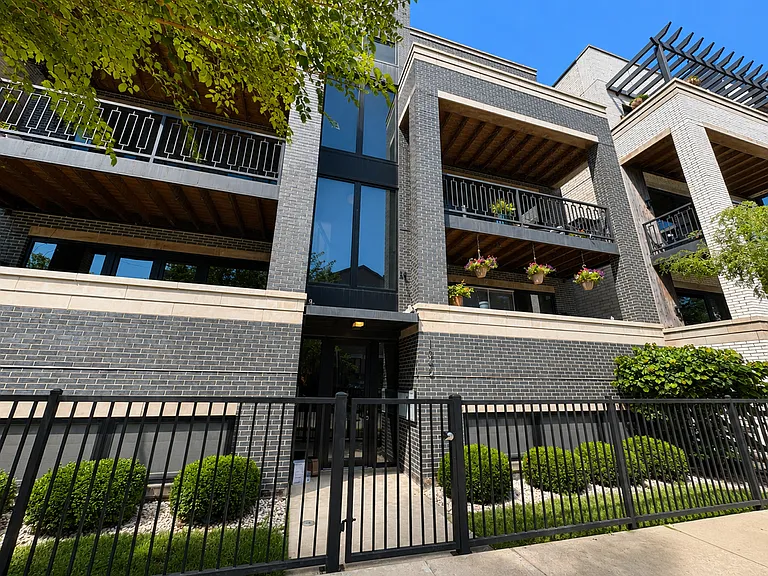 1340 W Walton St #1W — Photo 1