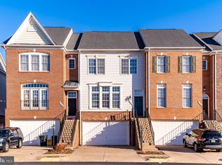 6888 Witton Cir, Gainesville, VA 20155