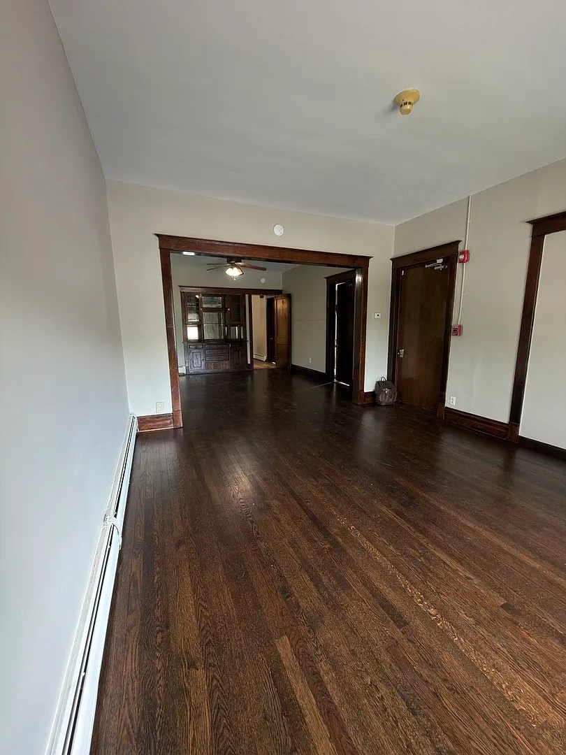 3 bed, 1100 sqft, $2,300 — Photo 3