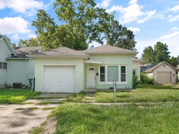 313 E Pembroke St, Tuscola, IL 61953