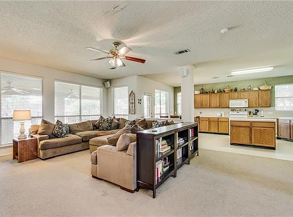 3rd image of 1216 Maplewood Ct
