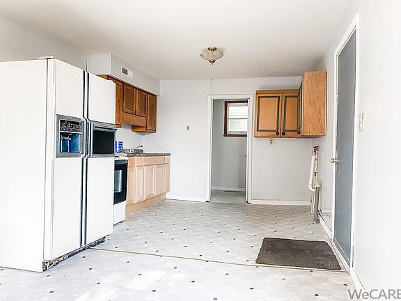 3rd image of 712 Columbia St