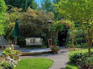 1376 11th St, West Vancouver, BC V7T 2M9