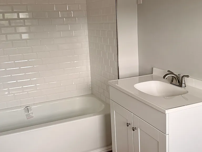 422 Grand Ave — Photo 3