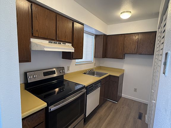 4th image of 2705 W 27th St Unit 1-C