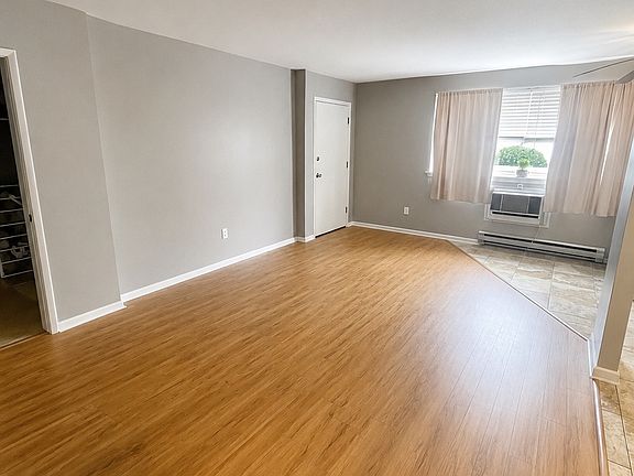 3rd image of 447 Pine St APT C1