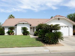 209 E Ramblewood Dr, Dinuba, CA
