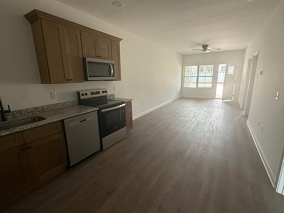 2nd image of 838 Ridgewood Dr Unit 5