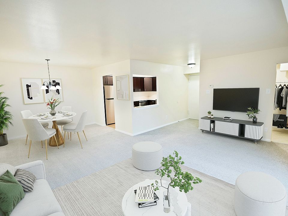 Delaire Landing Living Room