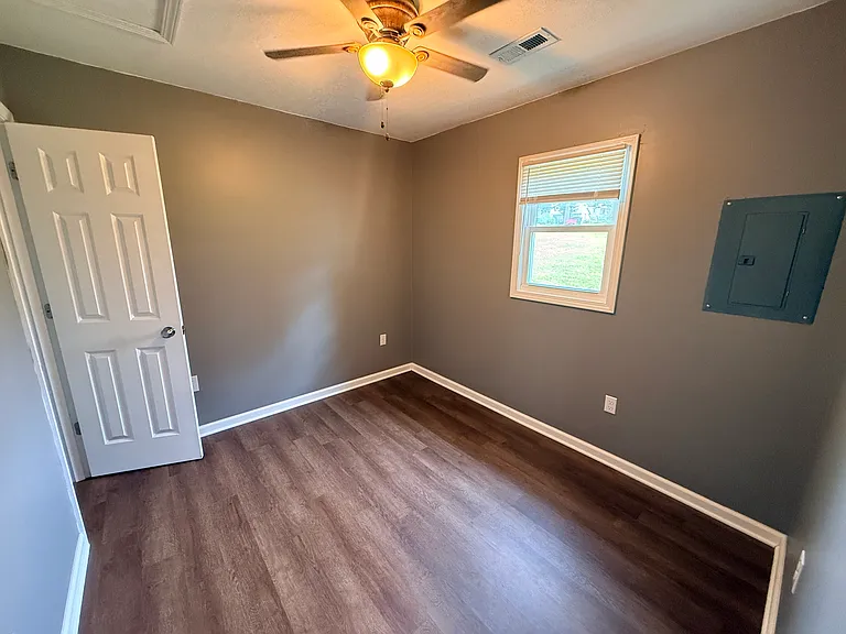 2 bed, 1.0 bath, $750 — Photo 7