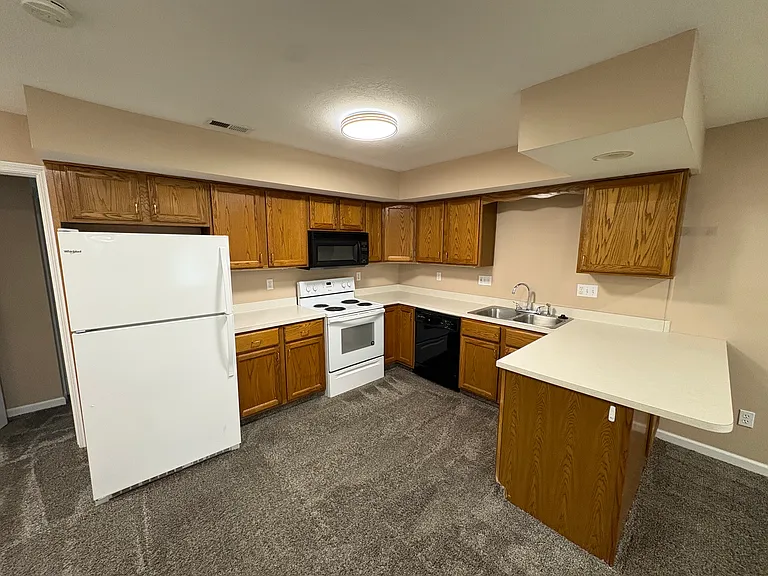 204 W Railroad St #4 — Photo 2