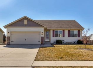 690 SE Pleasant View Dr, Waukee, IA 50263