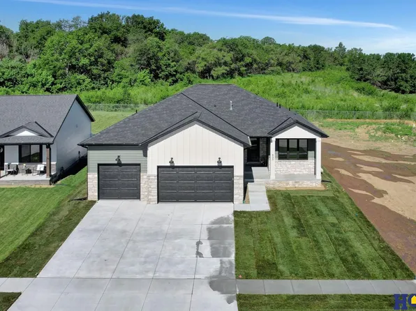 637 S 88th St, Lincoln, NE 68520