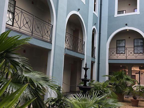 Entry/atrium