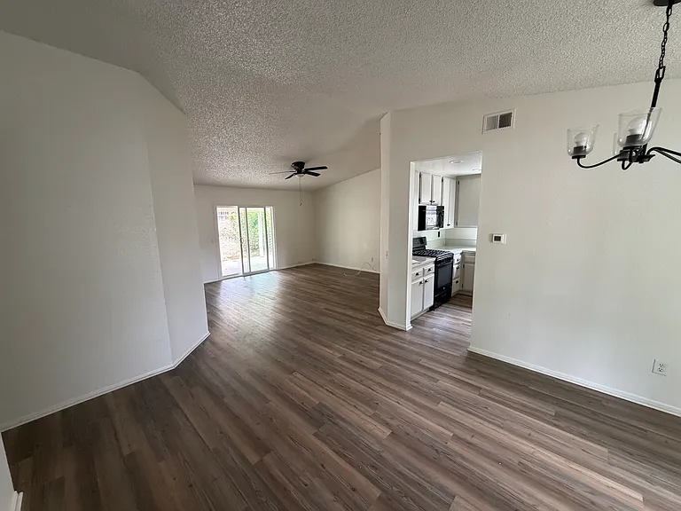 11981 Kenwood Dr — Photo 2