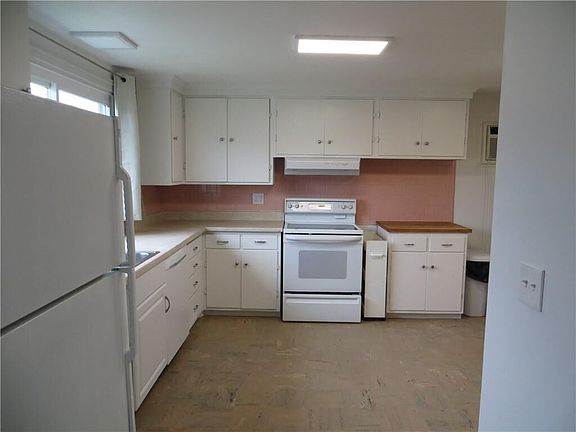 2nd image of 10 Elm Ct