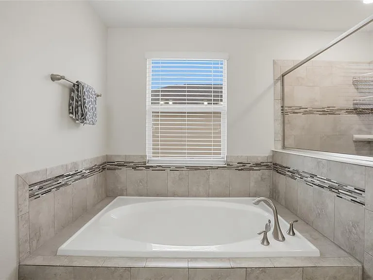 11007 Sycamore Woods Dr — Photo 27
