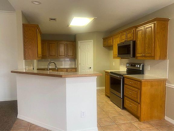 4th image of 703 Nandina Way