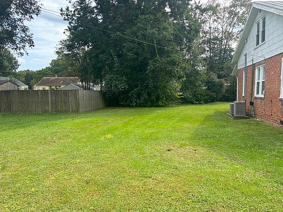 2nd image of 2617 Greenwood Dr #B