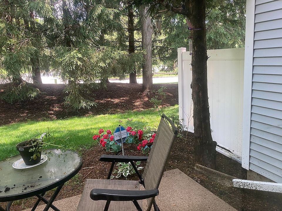 2nd image of 20 Primrose Ln #102