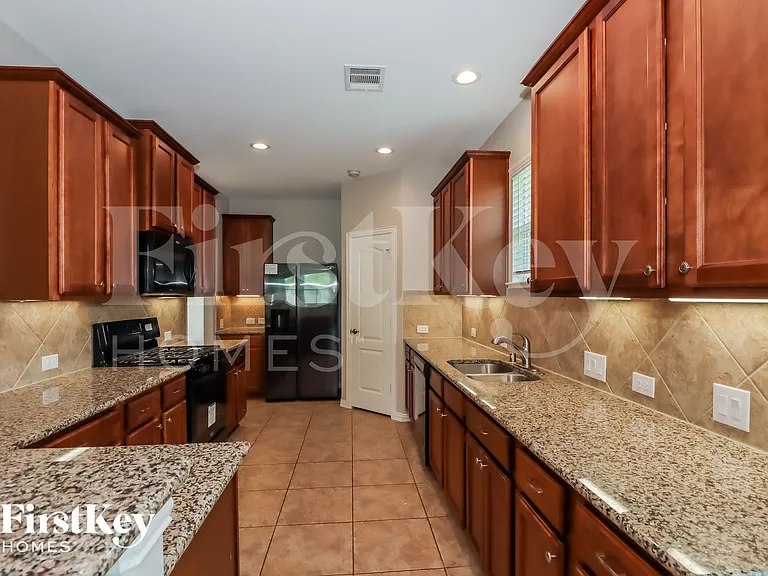 131 Brazos Dr — Photo 7