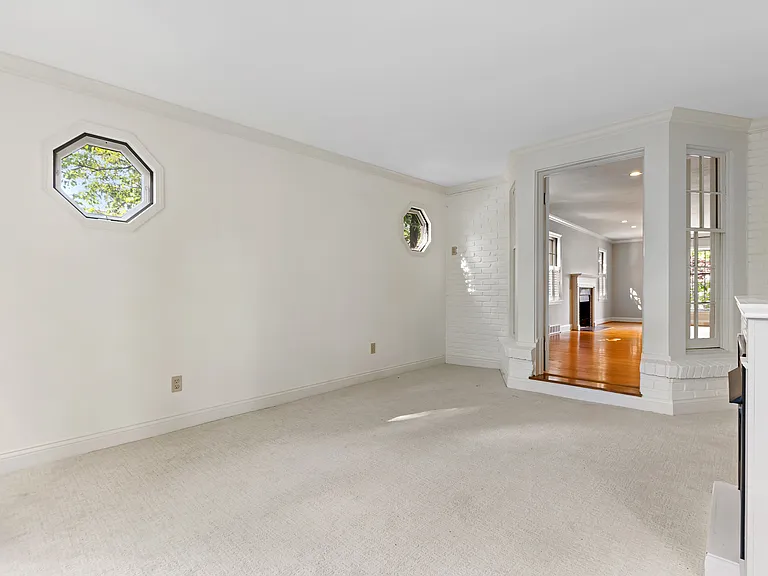404 Lotis Way — Photo 24