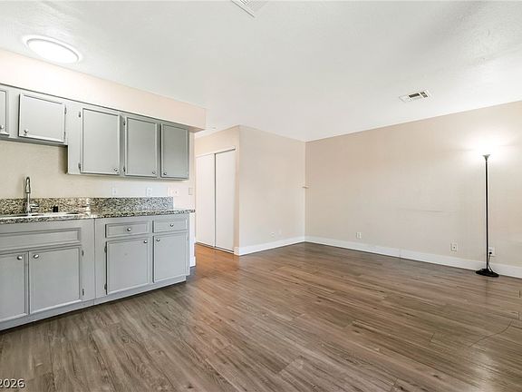 5th image of 4300 N Lamont St APT 200