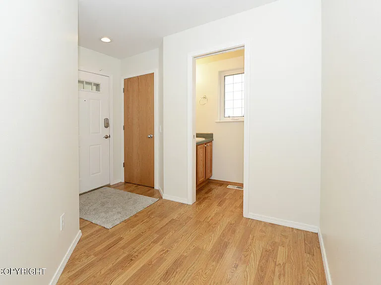 264 Dailey Ave — Photo 6
