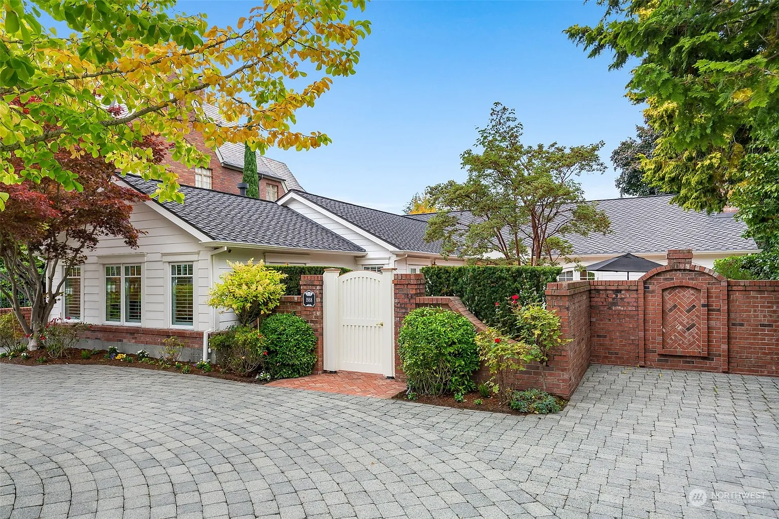 1988 Shenandoah Drive E photo 1