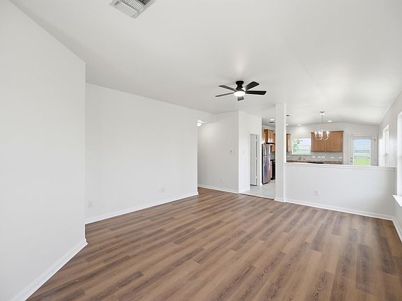 4th image of 209 Hoya Ln