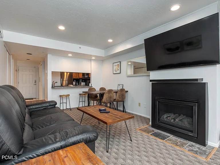 2000 Prospector Ave #409 — Photo 11