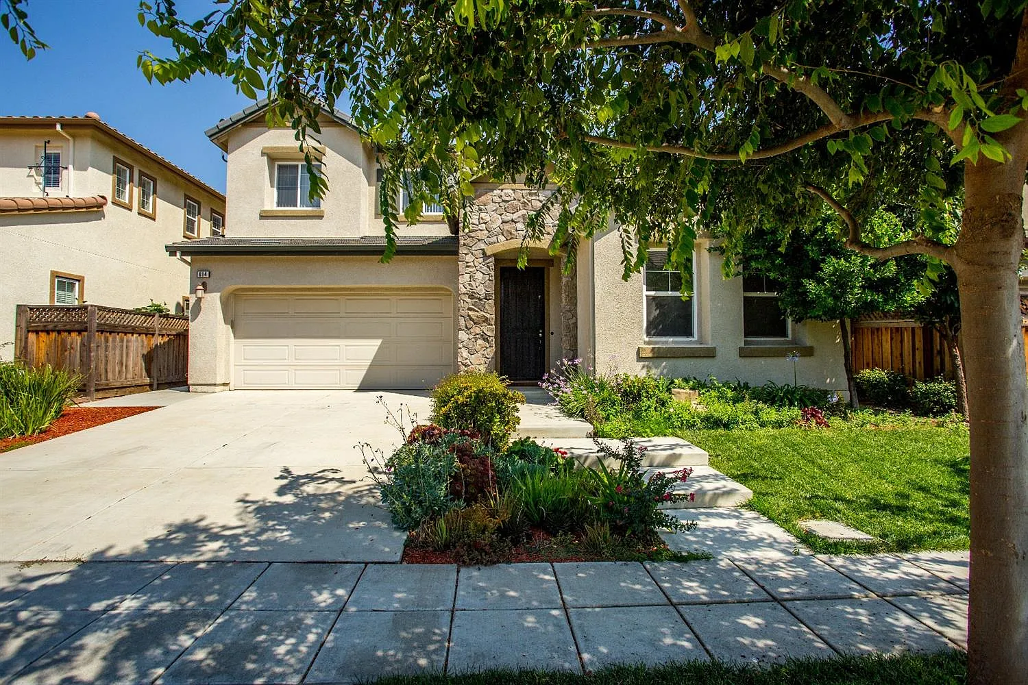 814 N Marquis Way photo 1