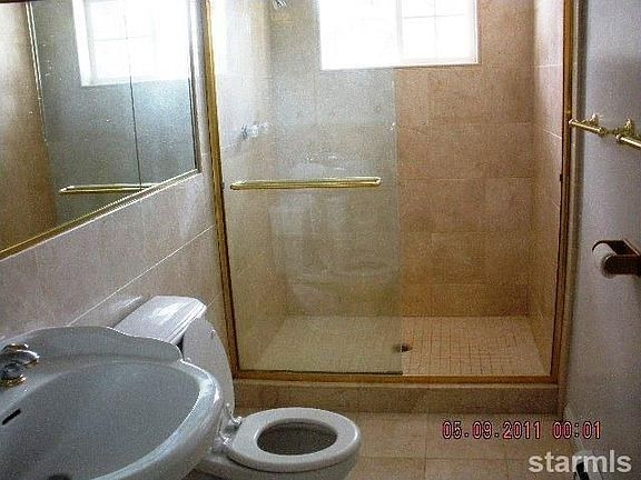 5th image of 880 Edgewood Cir