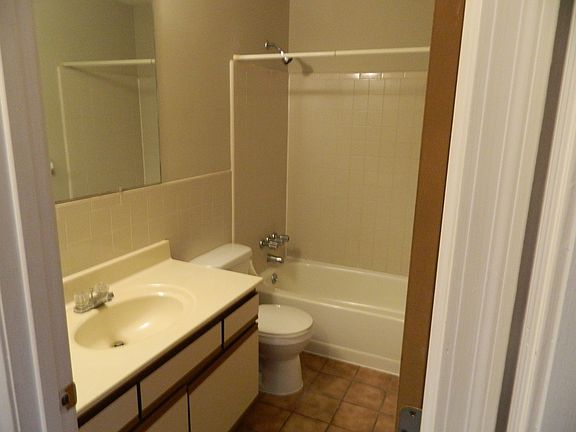 2nd image of 3076-78 Candlewood Ct