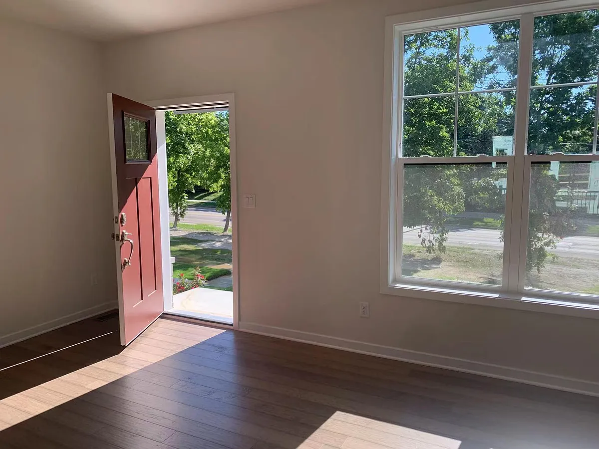 Living level: front entrance and living area. - 2898 Rayfield Ave