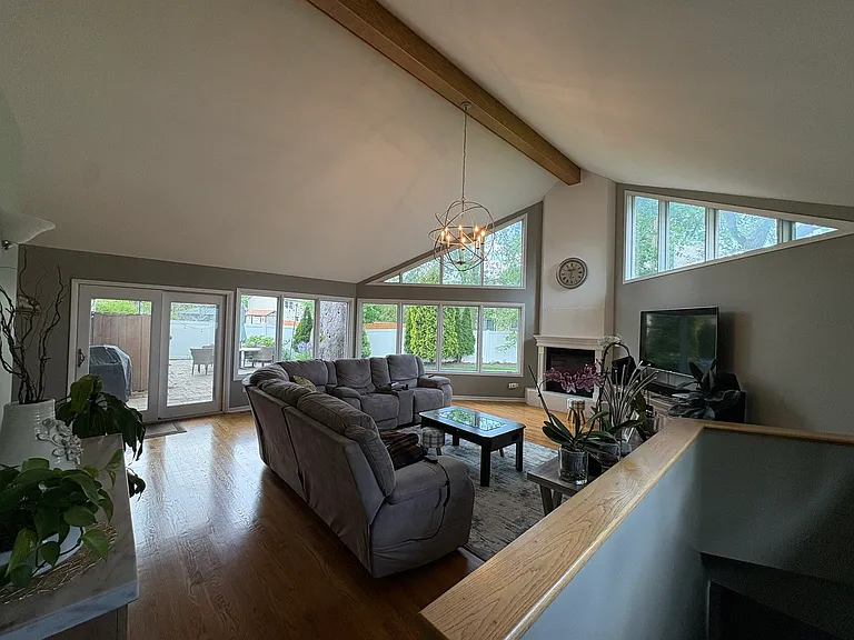 609 W Gartner Rd — Photo 2