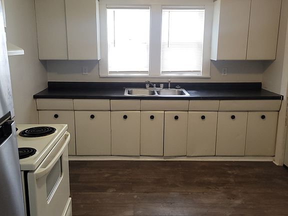 2nd image of 920 E Sycamore St #2