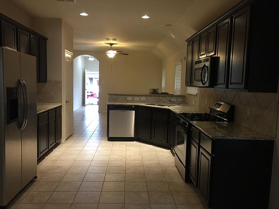 3rd image of 1626 Thornhollow Dr