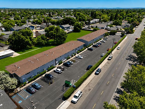 5th image of 3669 Myrtle Ave #11