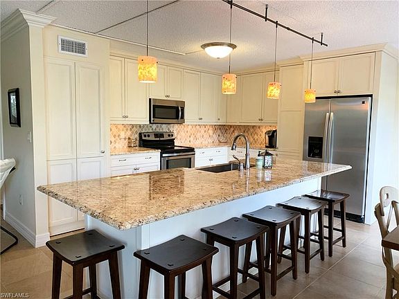3rd image of 423 Meadowlark Ln #423A
