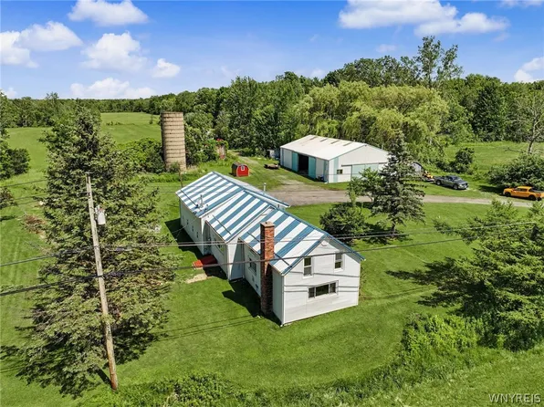 2983 Crittenden Rd, Alden, NY 14004