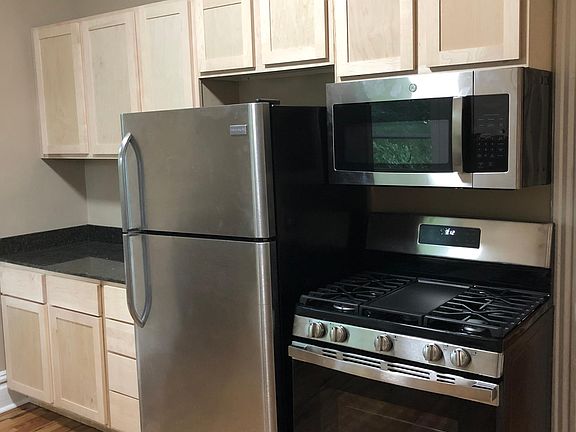 3rd image of 670 Desoto St Unit 2