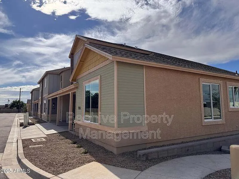 2 bed, 1.5 bath, 1162 sqft, $1,199 — Photo 1