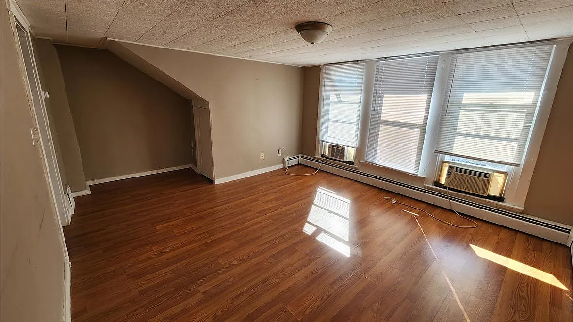 1 bed, 1.0 bath, 770 sqft, $1,000 — Photo 2