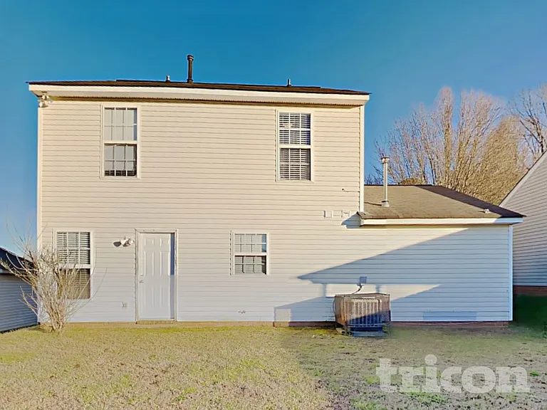 7043 Red Bud Cir — Photo 16